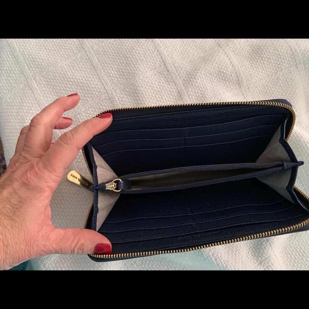 COPY - Michael Kors  wallet - Picture 5 of 8